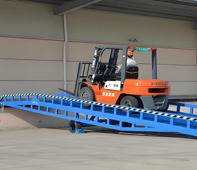定城镇移动式卸货平台（叉车用）
